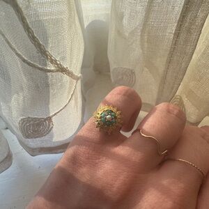 Vintage gold ring, turquoise and pearl floral design, perfect condition, small 4